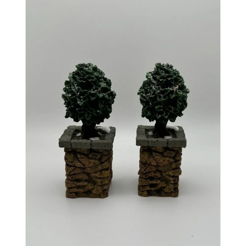 Dept 56 Village Accessory STONE CORNER Posts with Holly Tree 52649 Retired
